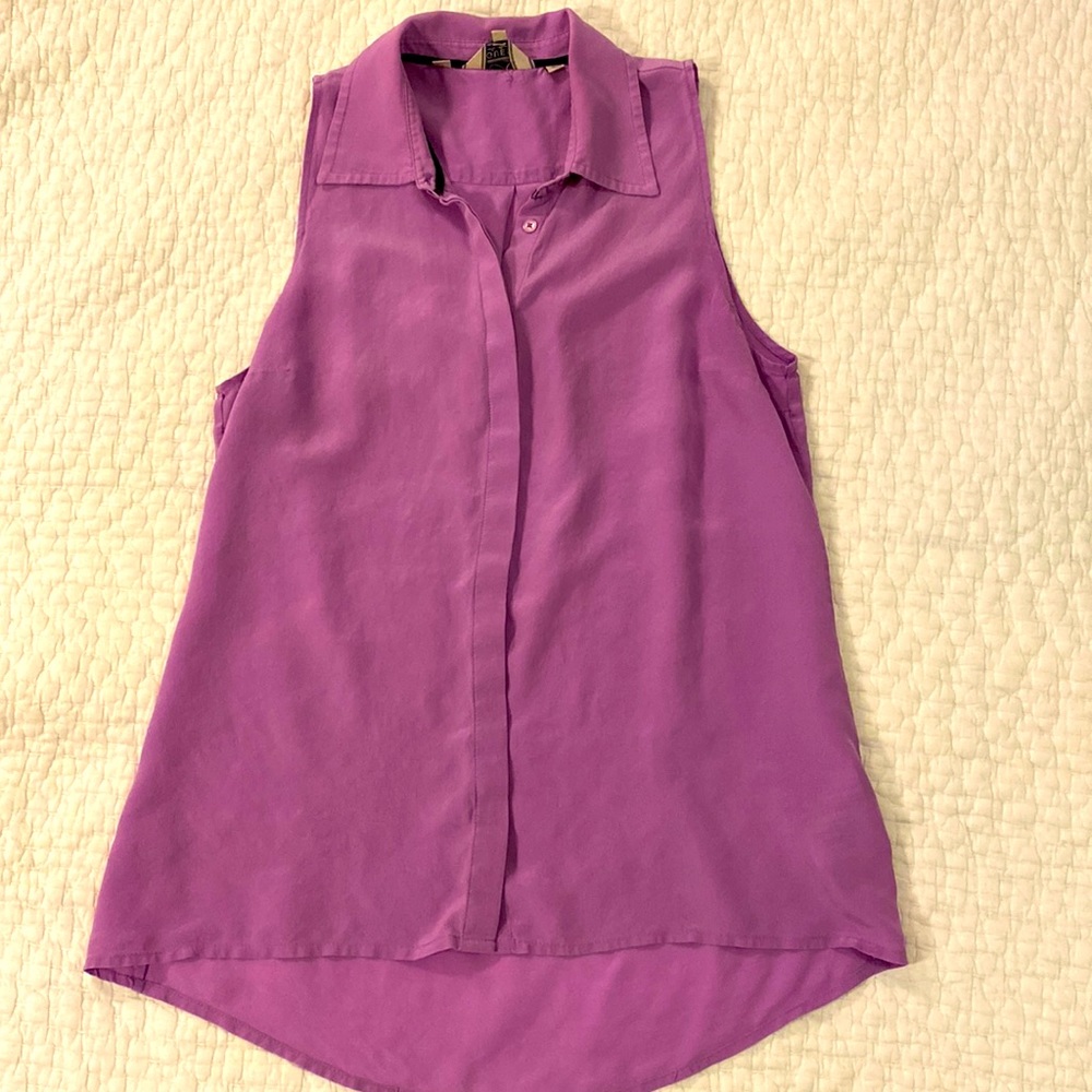 GUESS purple 100% silk collared tank w/hidden buttons front